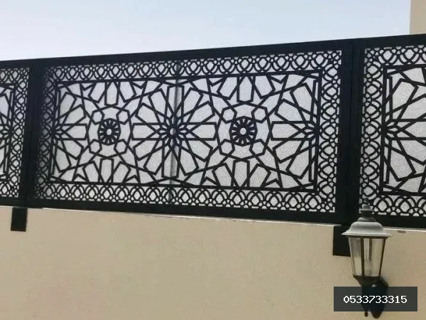 خصوصية الفيلا في جدة: الساتر بين الجمال والمتانة — سواتر ليزر في جدة